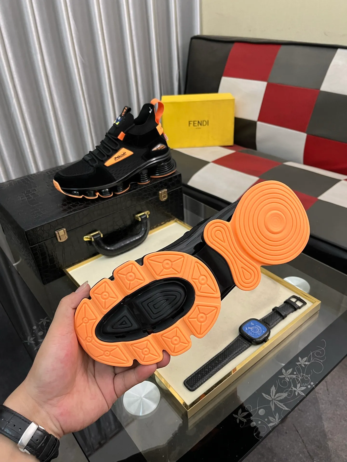 Men's Men's Shoes💰458⌚️⌚️[FENDI] Fendi's classic and comfortable men's, this complex sneaker is made of soft calfskin➕genuine leather lining➕original ultra-light rubber material with rough outsole. This unique light style is suitable for the casual and refined sensibility of this season. It is comfortable and natural on the feet. It is an everyday style for casual travel in autumn and winter! 38−442️⃣colors available